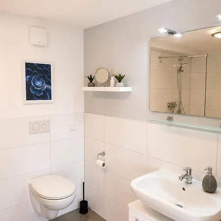 Moderne Wohlfuehloase - Ruhig- 24-7 Self -Check-In Top Wlan Daire *